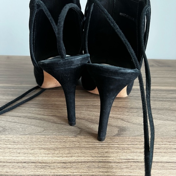 Shoes from Club Monaco (Isa Tapia). - Picture 8 of 8